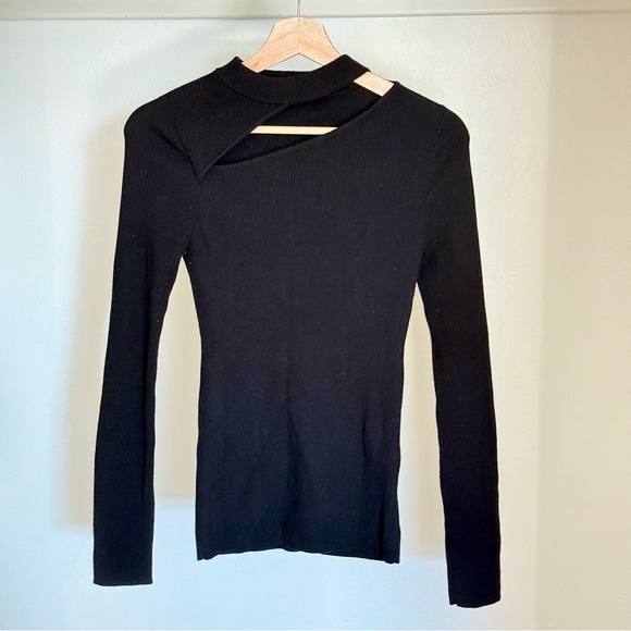 RoseLingLing black ribbed cutout design wool sweater - Picture 2 of 7